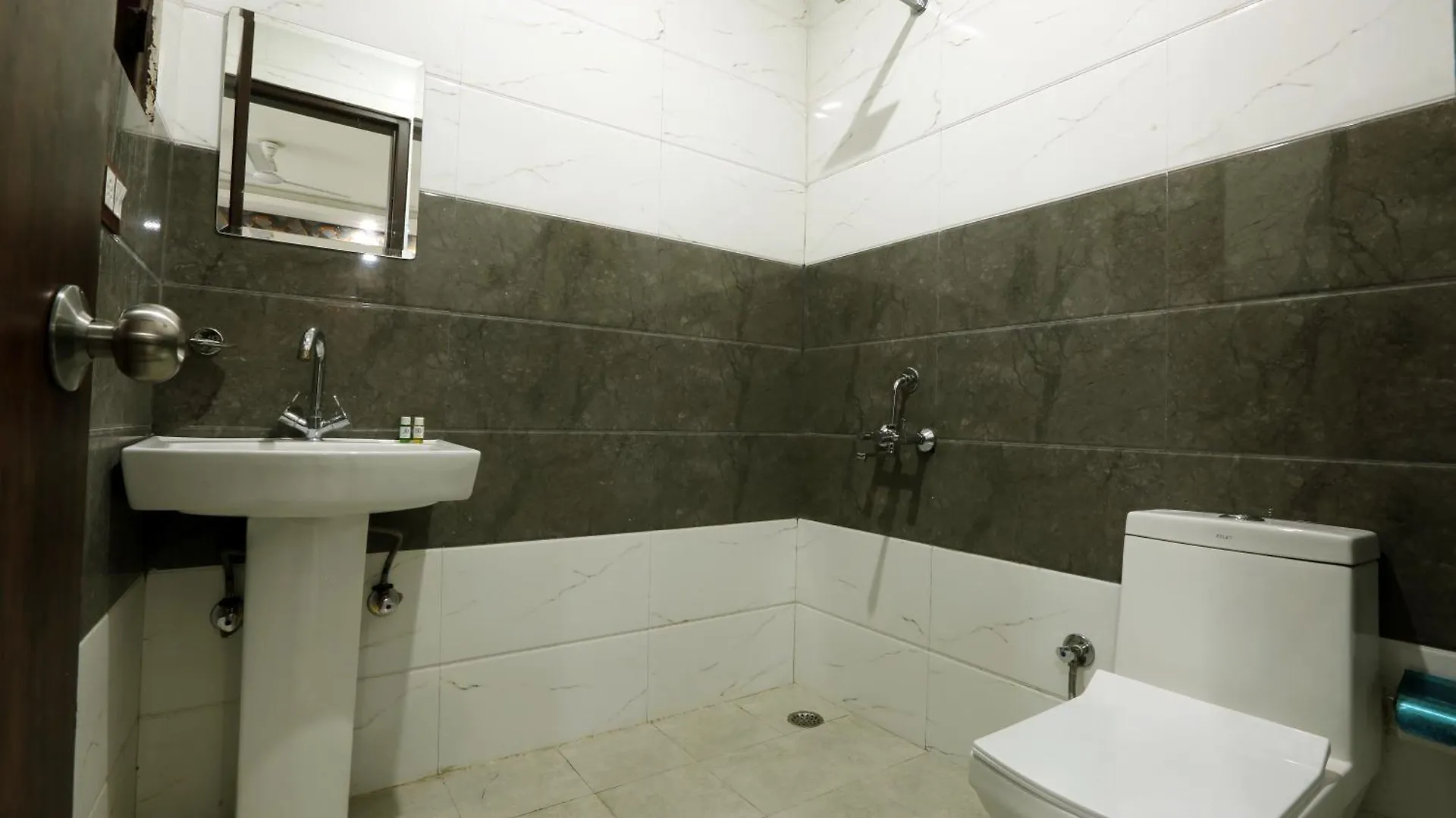 Hotel Red Velvet Suites At Delhi Airport New Delhi 0*,  India